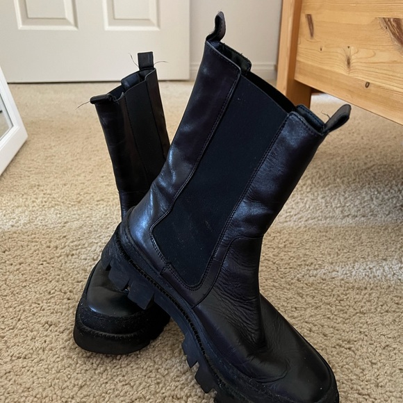 Kenneth Cole Women's Maple Chelsea Boots 👢 - Picture 7 of 9